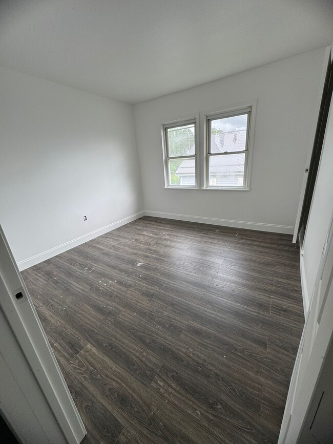 Building Photo - 223 Hopewell Rd