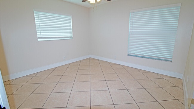 Building Photo - 8757 SE Hobe Ridge Ave