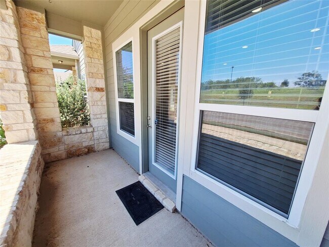 Building Photo - 7800 Hillock Terrace