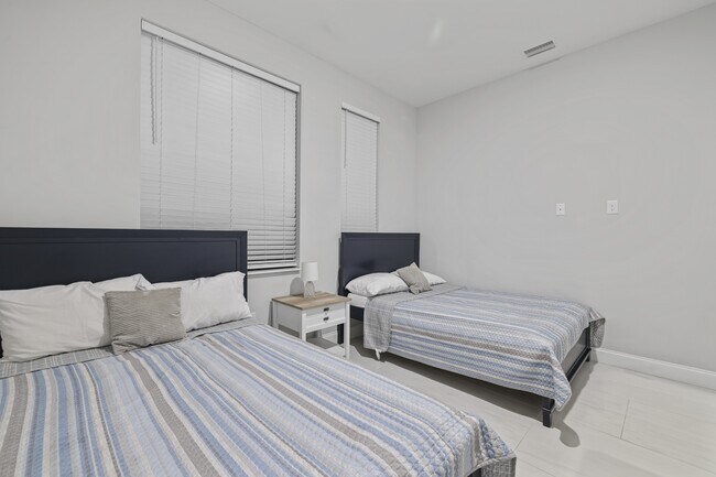 Building Photo - 2906 65th St W