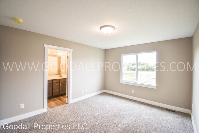 Building Photo - 4 br, 3 bath House - 1004 Warren St