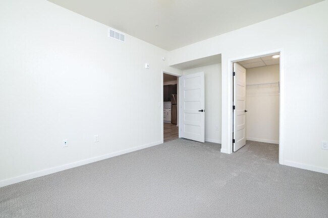 Building Photo - 28 7th St NE