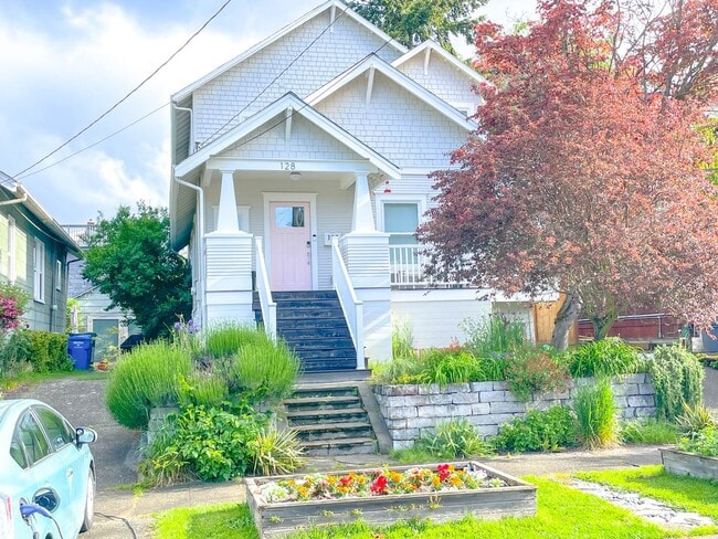 Building Photo - 128 NE 58th St