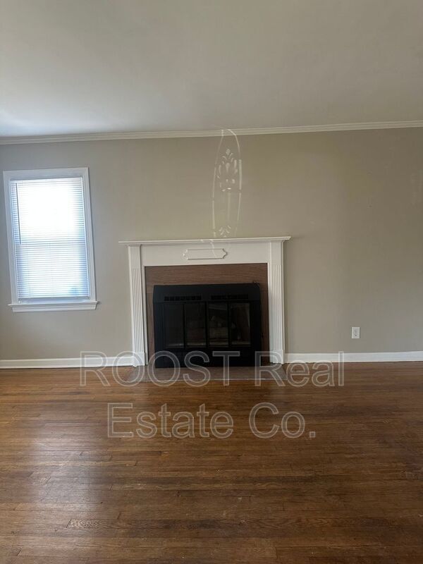 Building Photo - 1802 Bide A Wee Park Ave