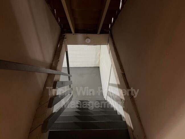 Building Photo - 8385 Latty Ave