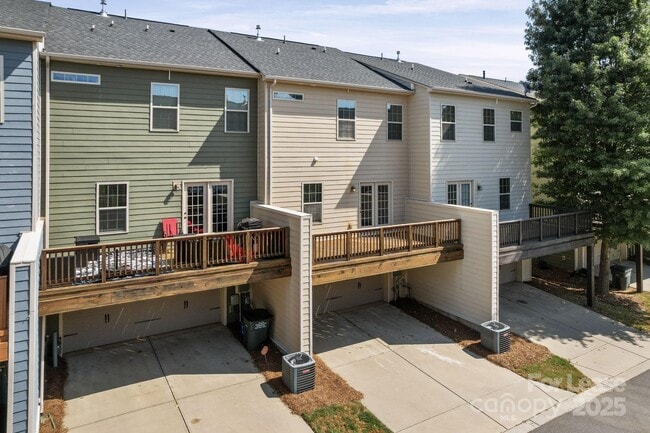 Building Photo - 4061 Zilker Park Dr