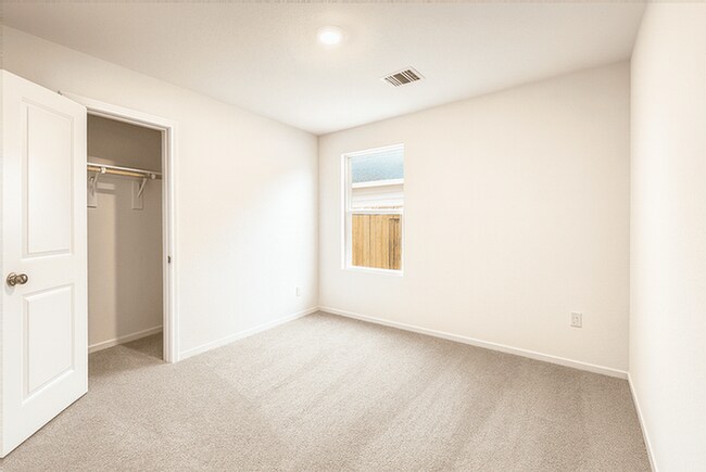 Building Photo - 1516 Sunset Ridge Dr