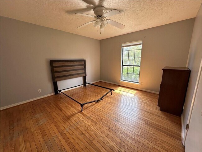 Building Photo - 6750 Browder Dr