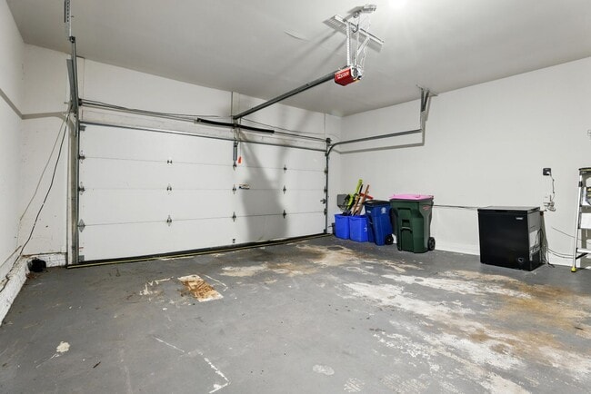 Building Photo - 14720 Peachwood Dr
