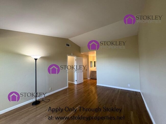 Building Photo - 323 Thistle Cir