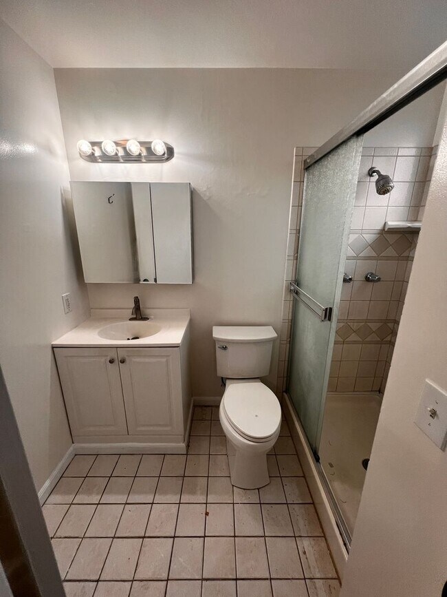 Building Photo - Adorable single-story home that has been u...