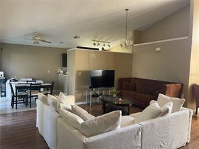 Building Photo - 751 Country Woods Cir