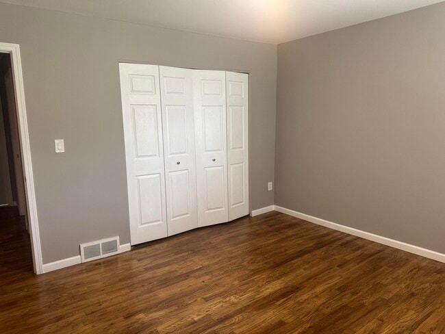 Building Photo - 4859 Mansfield Ave