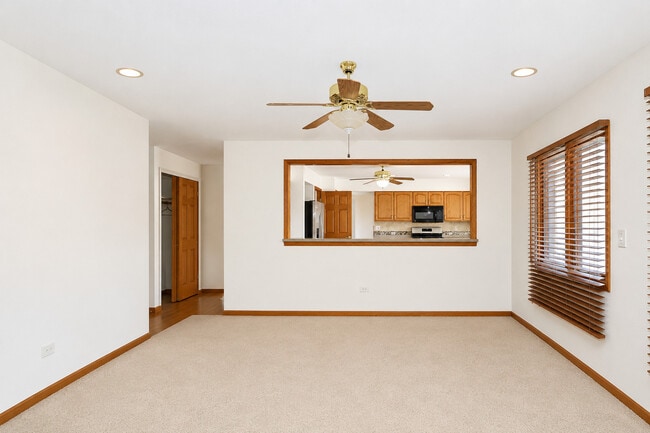 Building Photo - 706 North Point Dr