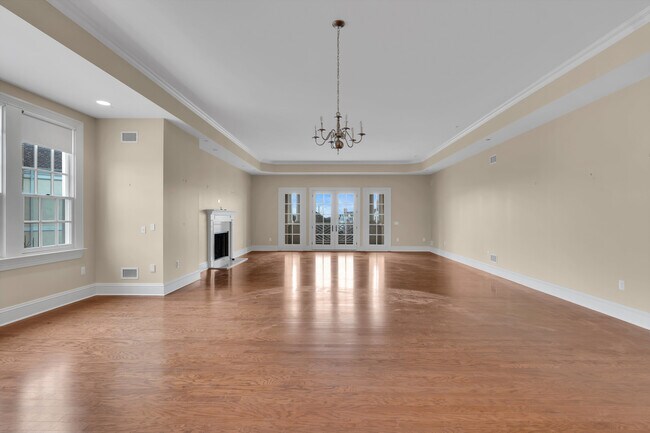 Building Photo - 1021 Oval Rd