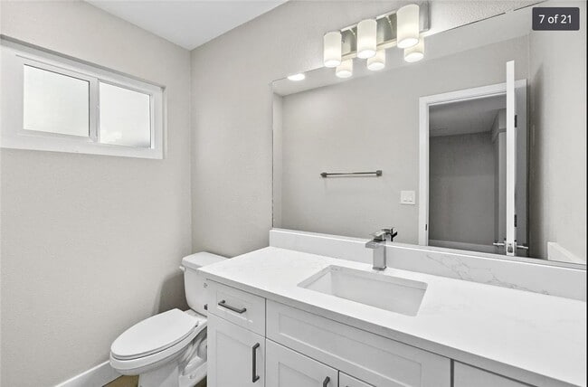 Building Photo - 1024 Mission Dr