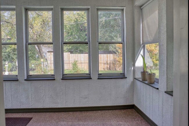 Building Photo - Charming 3-Bedroom Home in the Village of ...