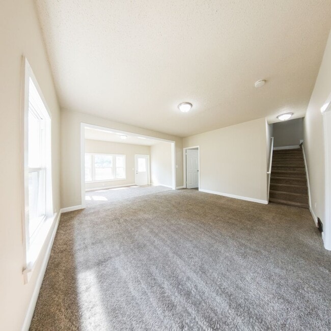 Building Photo - Updated 3 Bedroom 1,800 SQFT Home for Rent