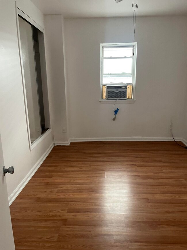 Building Photo - 188 Zabriskie St