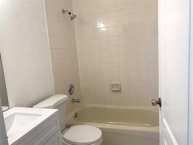 Building Photo - 256 Riverwalk Cir