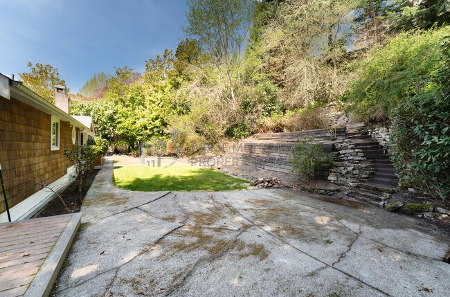 Building Photo - 7461 W Mercer Way