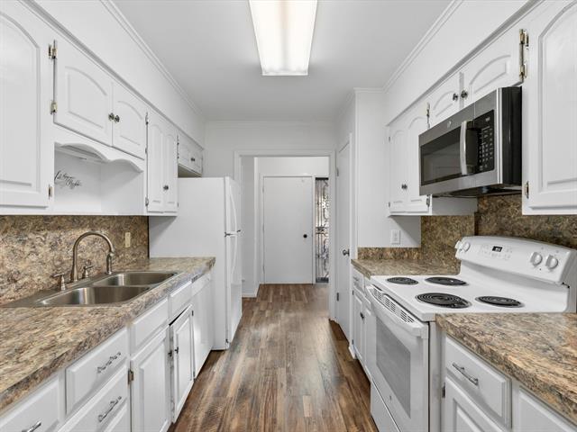 Building Photo - 4806 South Dr