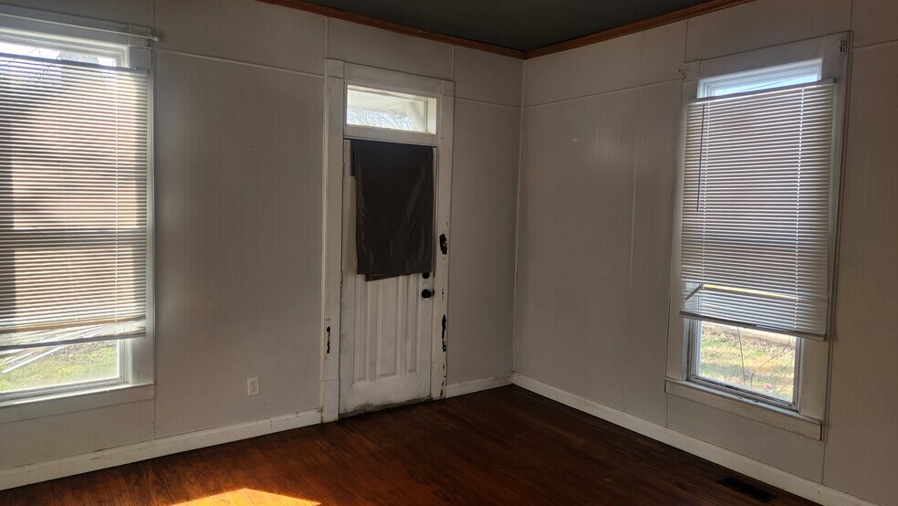 Building Photo - 105 Cedar St