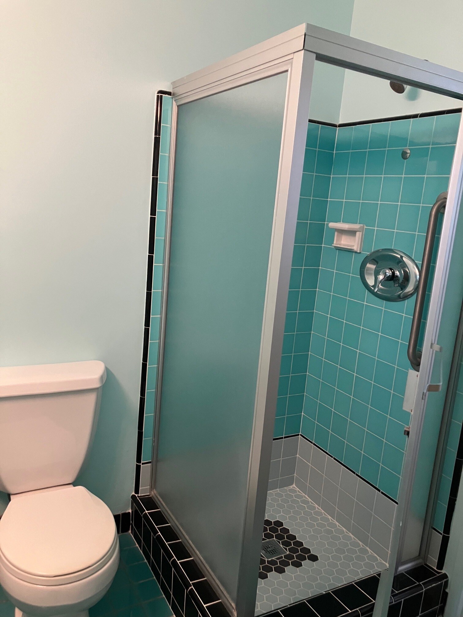 Aqua Bathroom - 237 Notteargenta Rd