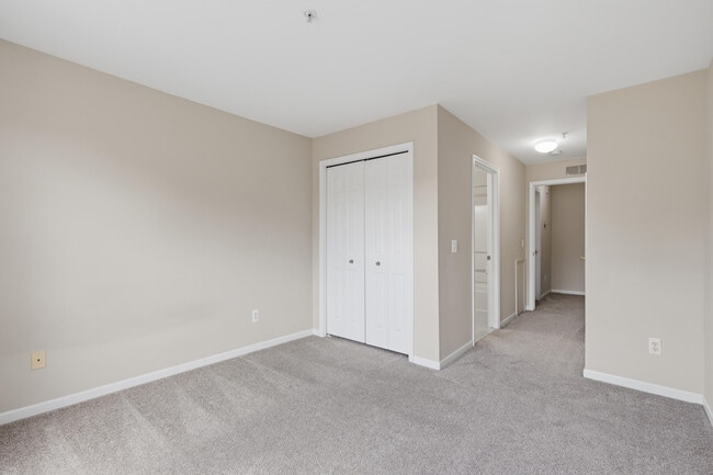 Building Photo - 39475 Springwater Dr