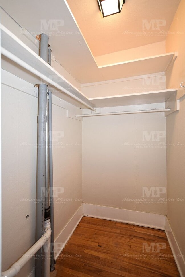 Building Photo - 318 W Laurel St