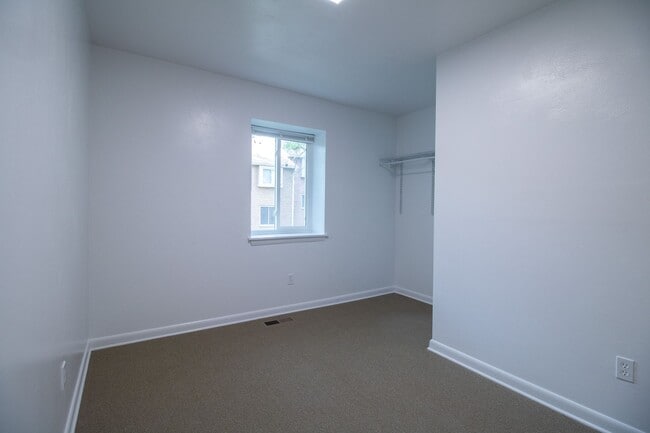 Building Photo - 1731 Donlee Dr