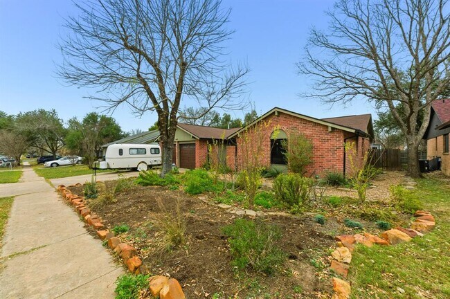 Building Photo - 6609 Lancret Hill Dr