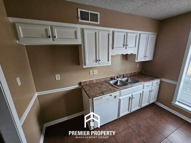 Building Photo - 6386 Midsummer Way