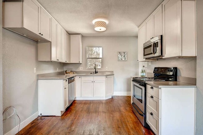 Building Photo - Wonderful Lakewood Home! Close to Light Rail