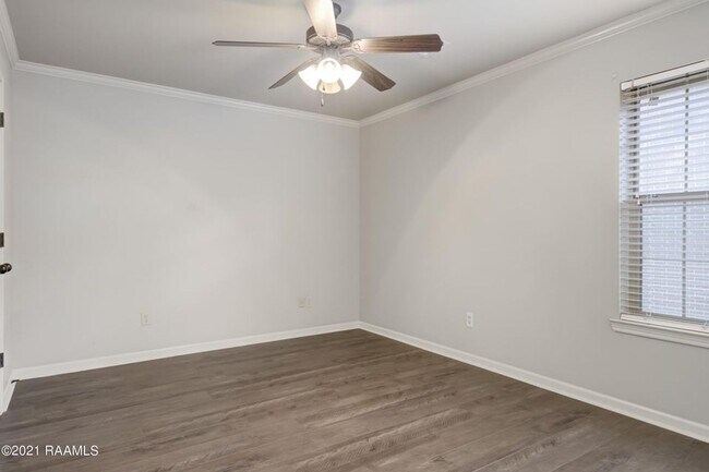 Building Photo - 124 Deraney Ln