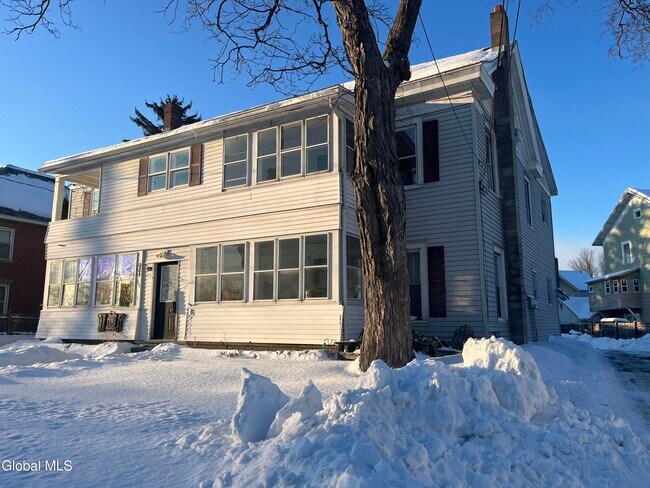 Building Photo - 715 Hudson Ave