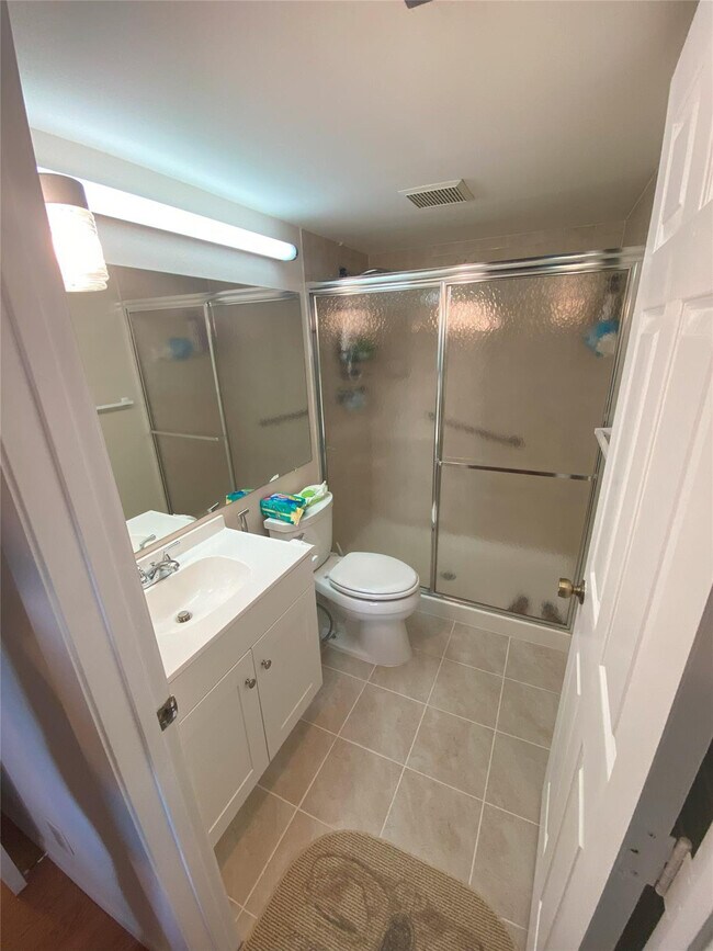 Building Photo - 821 Sky Pine Way