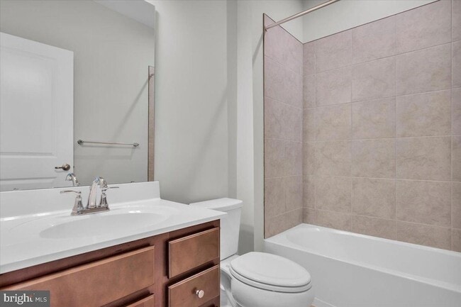 Building Photo - 40 Hamilton Ct