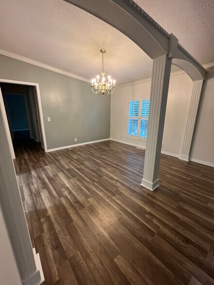 Building Photo - 16 Madison Dr