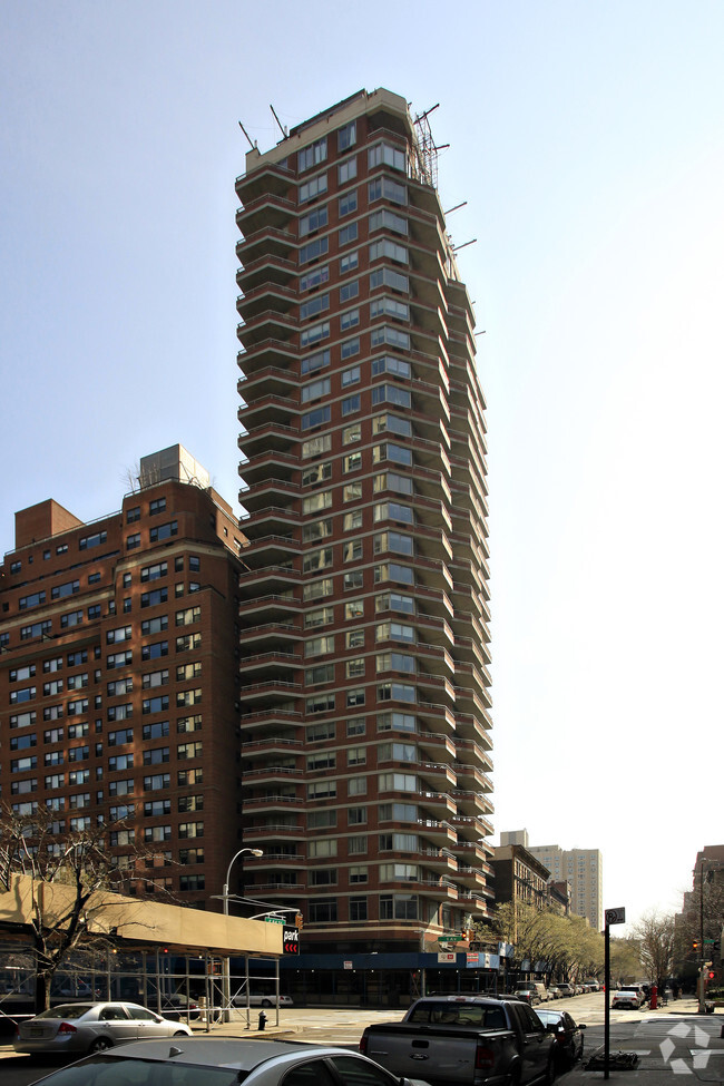 Building Photo - The Dunhill