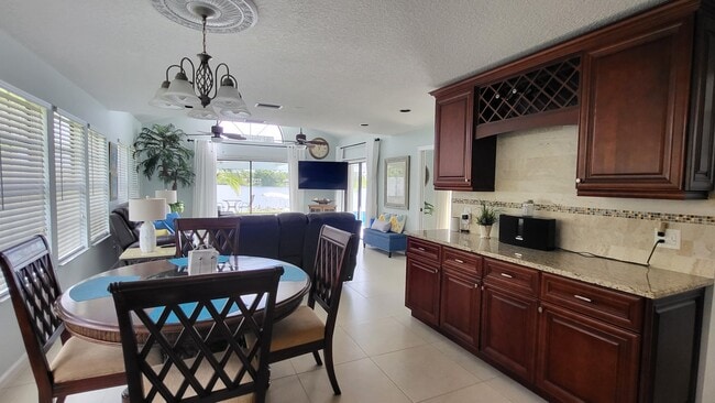 Building Photo - 12732 Meadowbreeze Dr