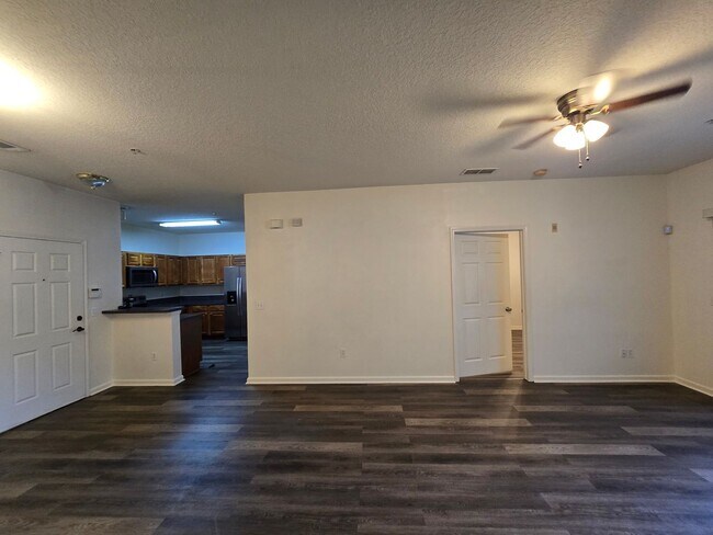 Building Photo - Ground Level 3/2 Condo at Willow Ridge