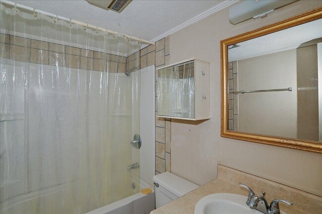 Building Photo - 14 Shore Dr