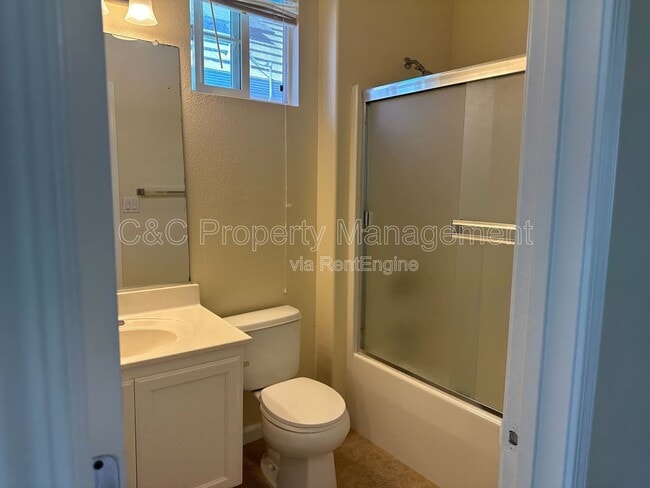 Building Photo - 28 Foxglove Ct