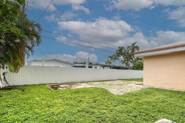 Building Photo - 1030 W 53rd Terrace