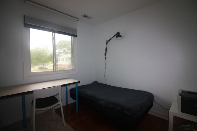 Building Photo - 1624 Greenwood Rd