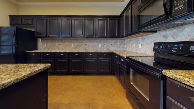 Building Photo - 127 Deacon Dr W