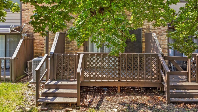 Building Photo - 2521 Crosstimbers Dr