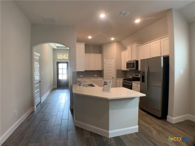 Building Photo - 1324 Spring Row St