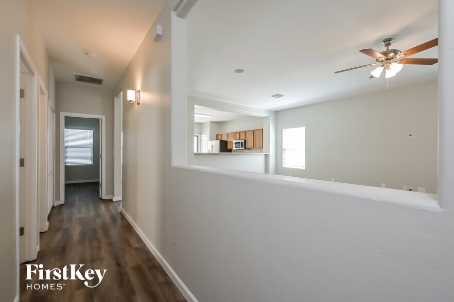 Building Photo - 11366 W Massey Dr